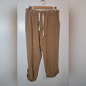 NWT- Hem & Thread Roll Up Pant